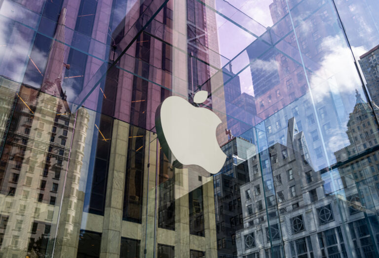 Apple Store at 5th Ave in Manhattan, New York City