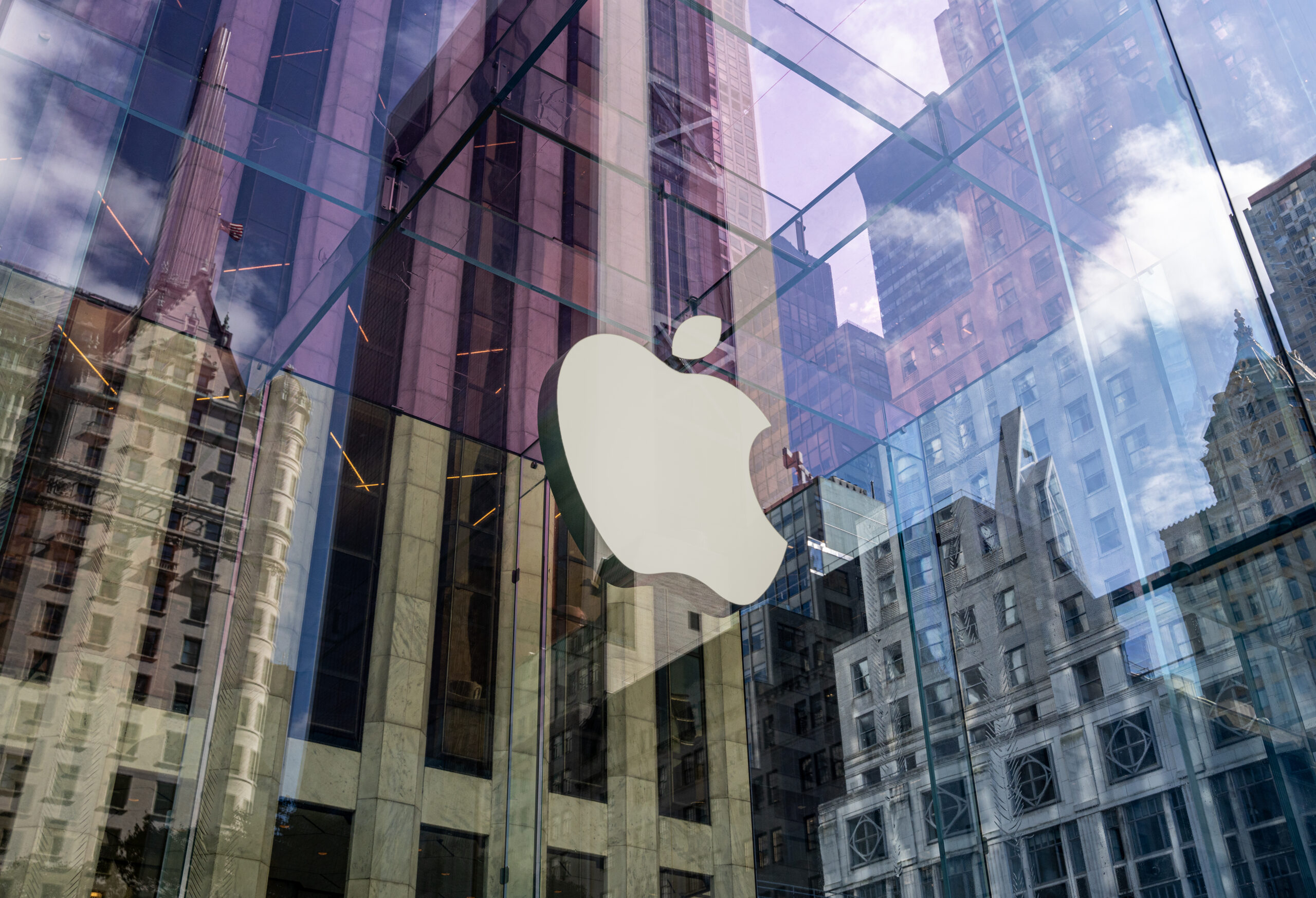 Apple Store at 5th Ave in Manhattan, New York City